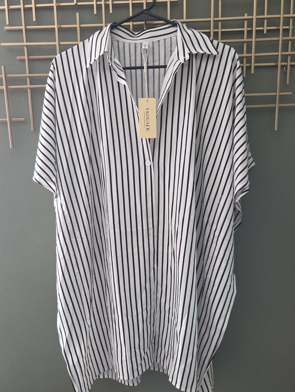 Ekolayr Women’s White and Black Striped Tunic Top